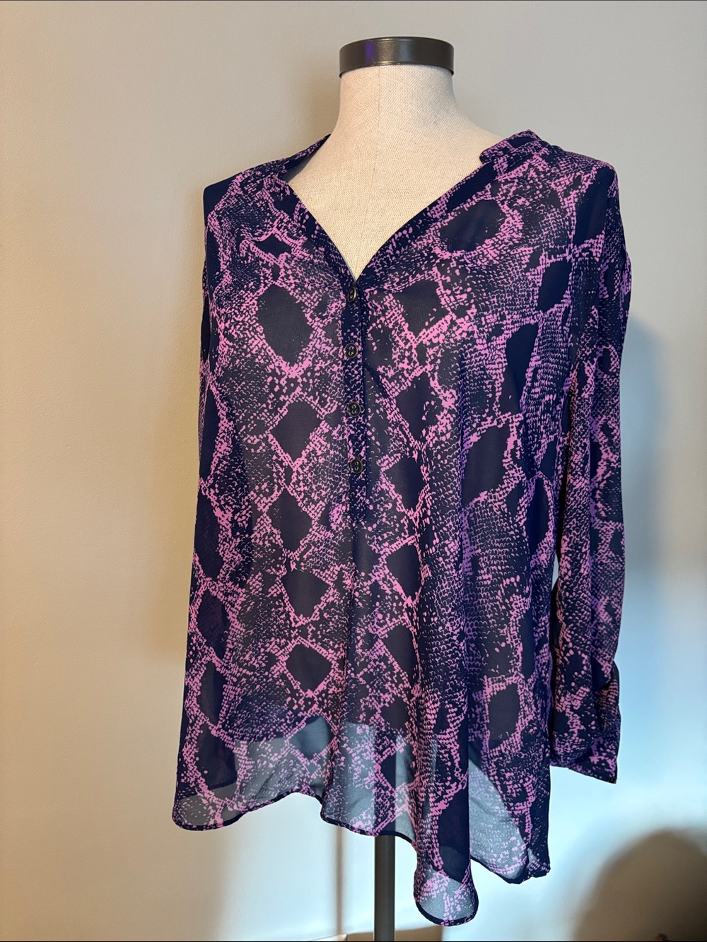 a.n.a Navy & Pink Snake-Print Button-Front Blouse